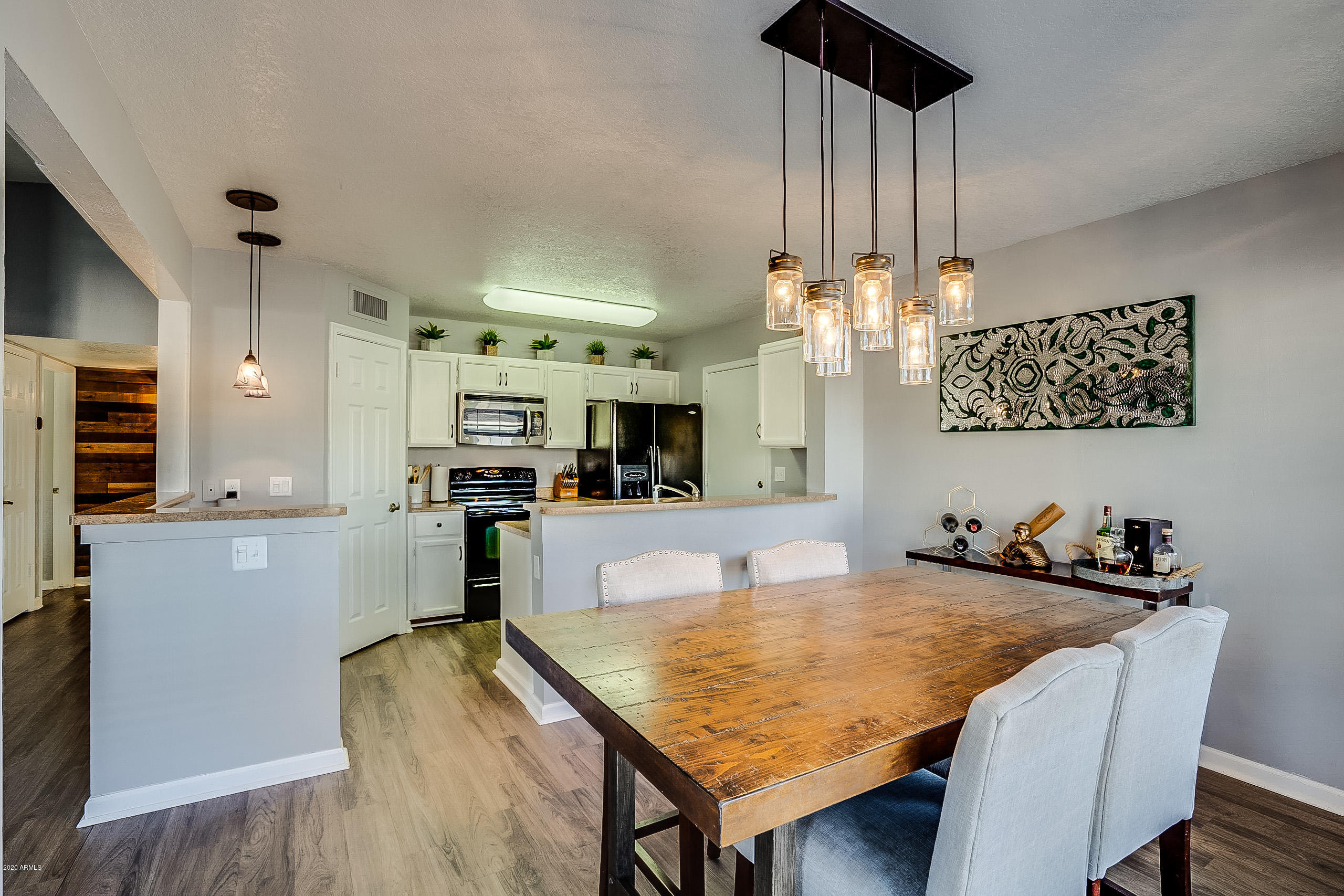213 East Danbury Road Phoenix, AZ 85022 - Photo 10 of 30 Danbury Dining 3