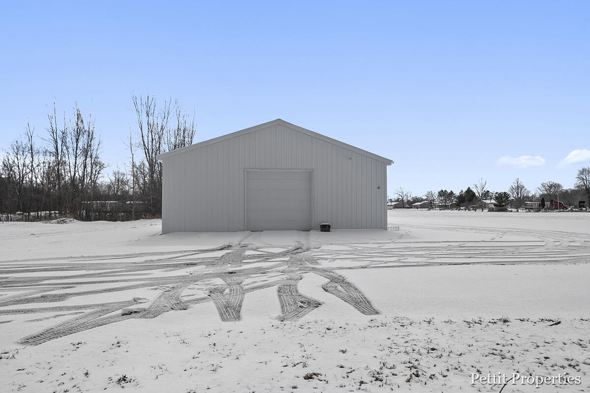 8602 East Pakes Road Crystal, MI 48818 - Photo 1 of 10 IMG_1000