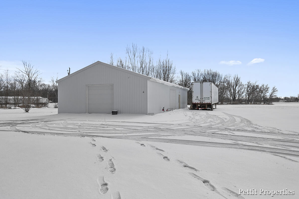 8602 East Pakes Road Crystal, MI 48818 - Photo 3 of 10 IMG_1002