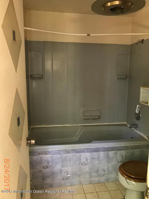 901 Farmingdale Road Jackson, NJ 08527 - Photo 7 of 29 bathroom1 (2)