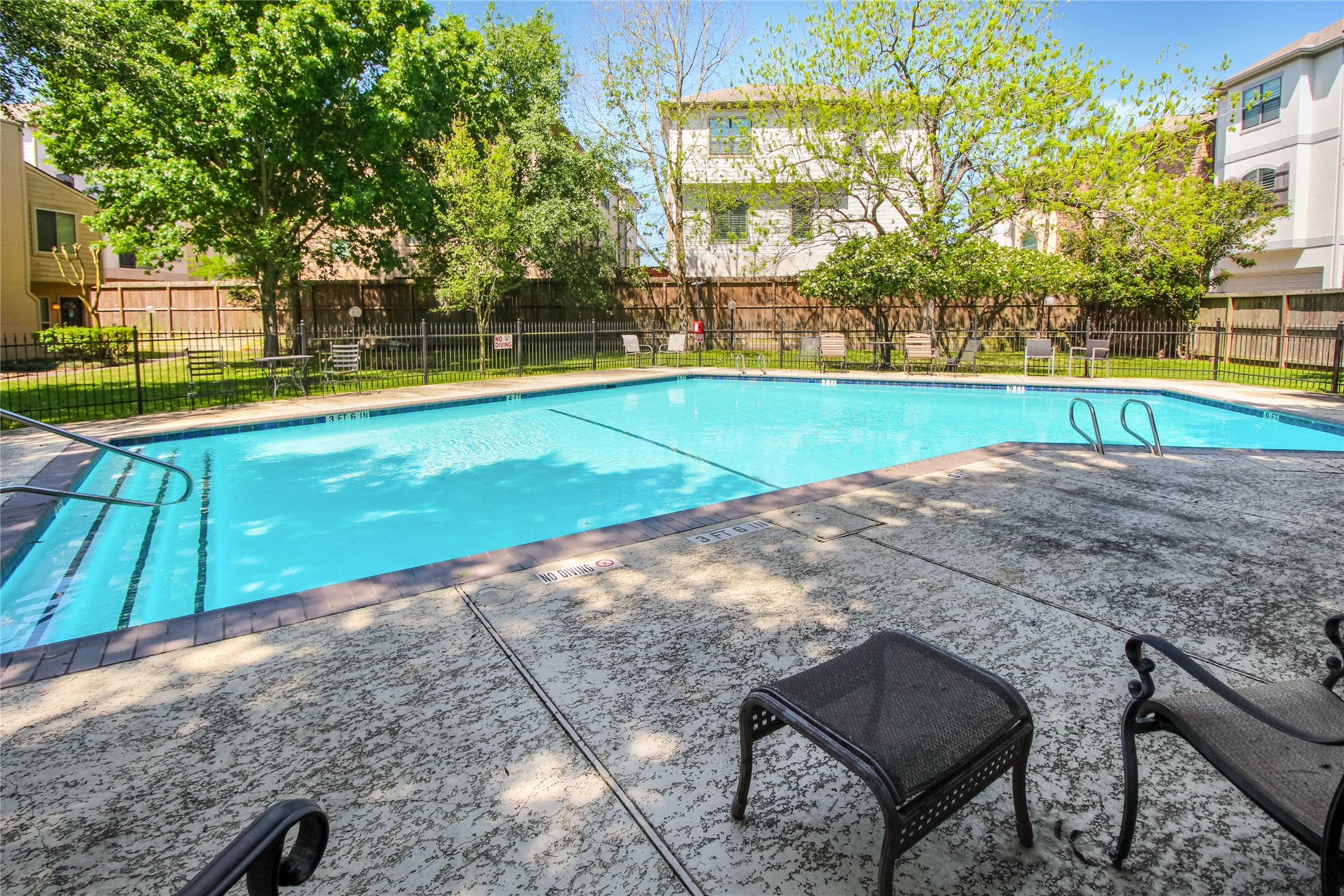 1500 Sandy Springs Road, Unit 69 Houston, TX 77042 - Photo 29 of 32 Swimming Pool & Patio