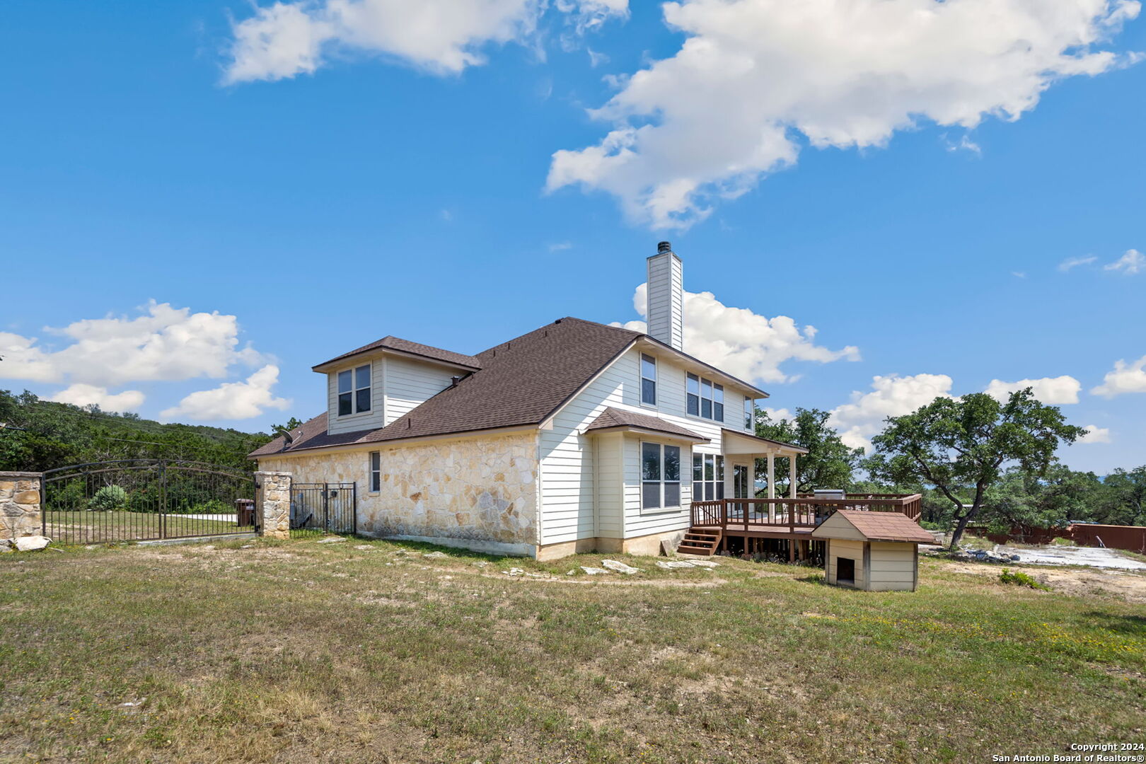 17132 Bandera Road Helotes, TX 78023 - Photo 21 of 39 a backyard of a house with table and chairs