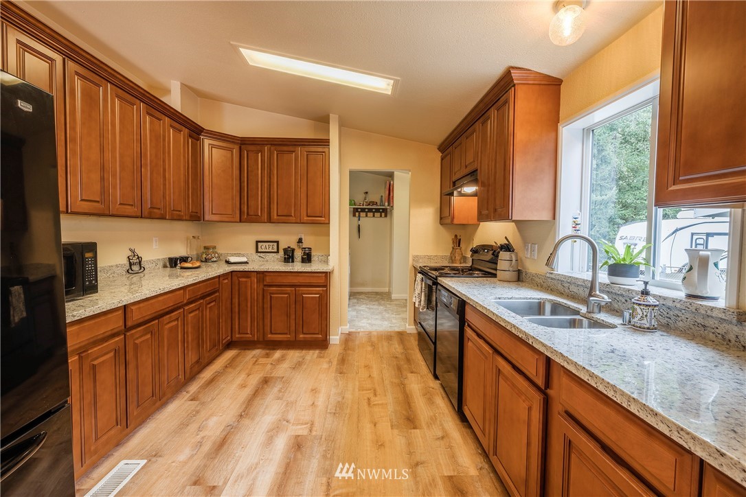 11602 Sidney Road Southwest Port Orchard, WA 98367 - Photo 2 of 38 Gallery Image 2