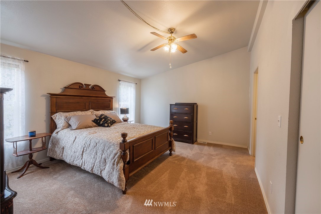 11602 Sidney Road Southwest Port Orchard, WA 98367 - Photo 13 of 38 Gallery Image 13