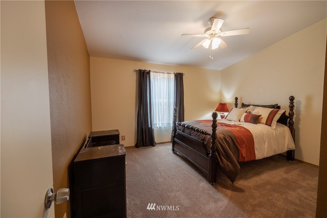 11602 Sidney Road Southwest Port Orchard, WA 98367 - Photo 17 of 38 Gallery Image 17