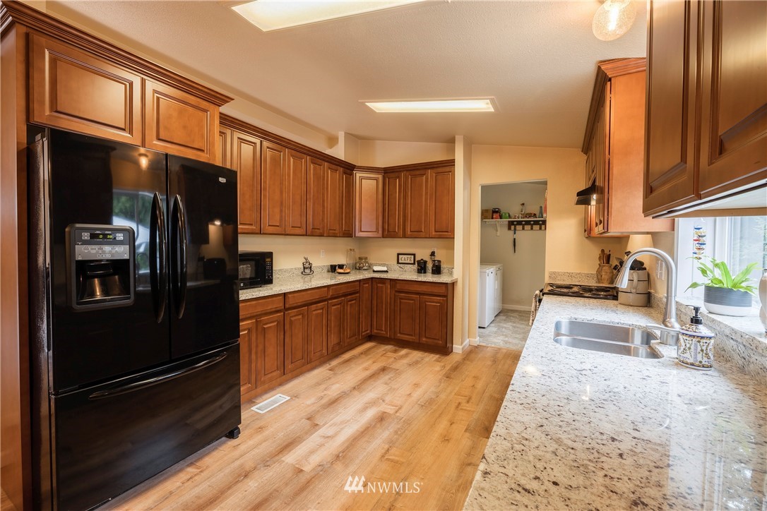 11602 Sidney Road Southwest Port Orchard, WA 98367 - Photo 3 of 38 Gallery Image 3