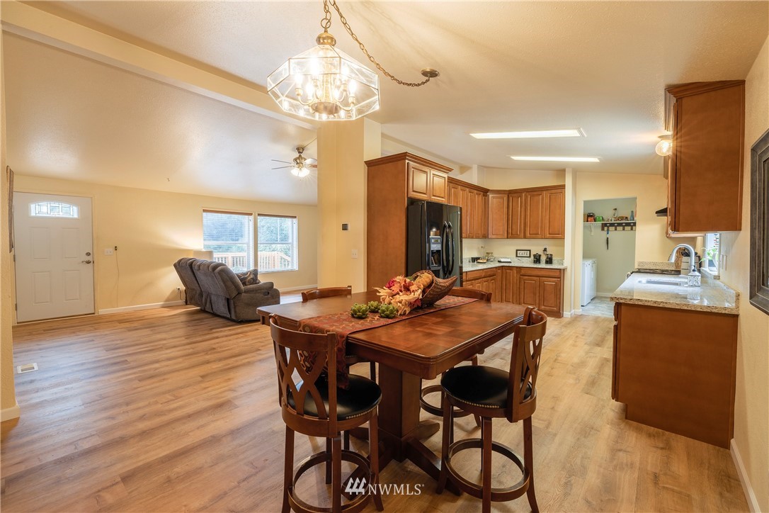11602 Sidney Road Southwest Port Orchard, WA 98367 - Photo 4 of 38 Gallery Image 4