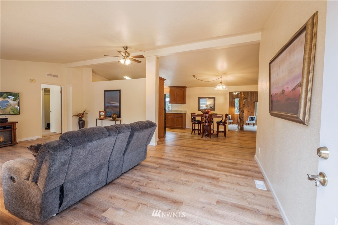 11602 Sidney Road Southwest Port Orchard, WA 98367 - Photo 6 of 38 Gallery Image 6