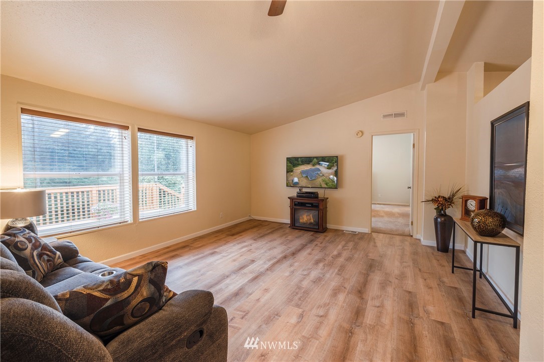 11602 Sidney Road Southwest Port Orchard, WA 98367 - Photo 7 of 38 Gallery Image 7