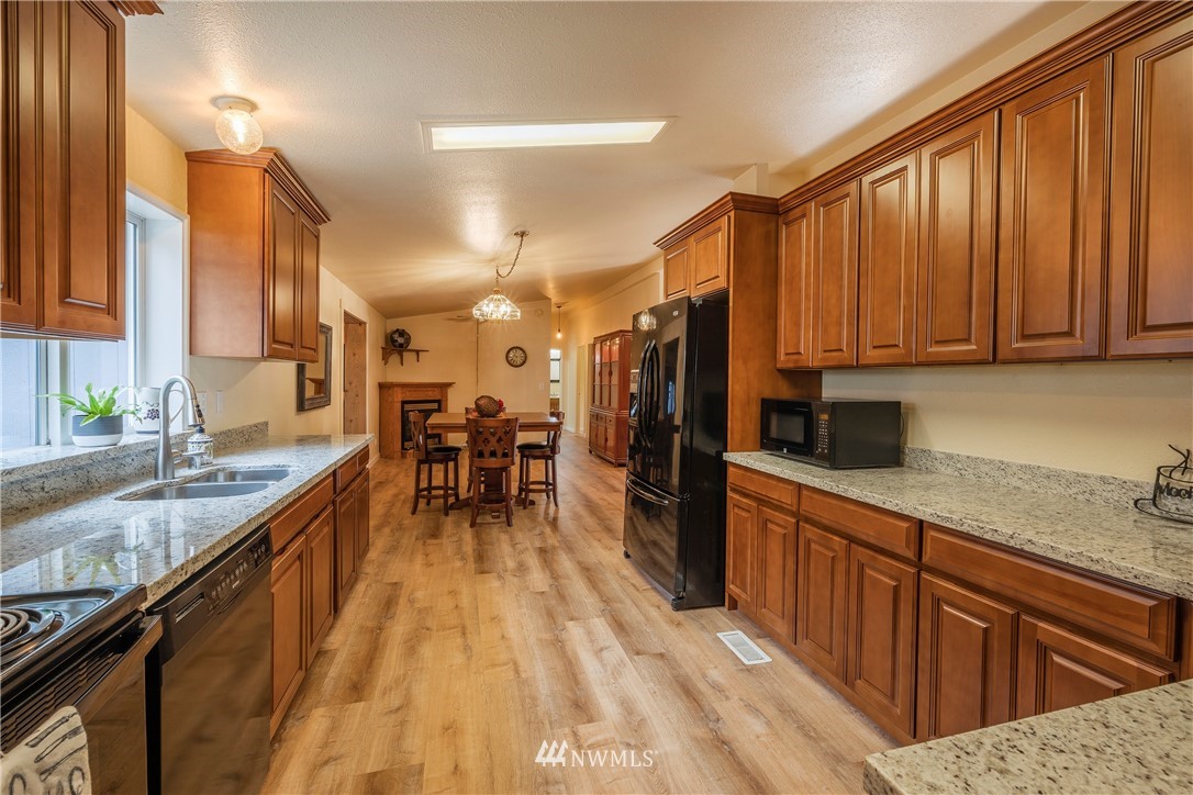 11602 Sidney Road Southwest Port Orchard, WA 98367 - Photo 9 of 38 Gallery Image 9