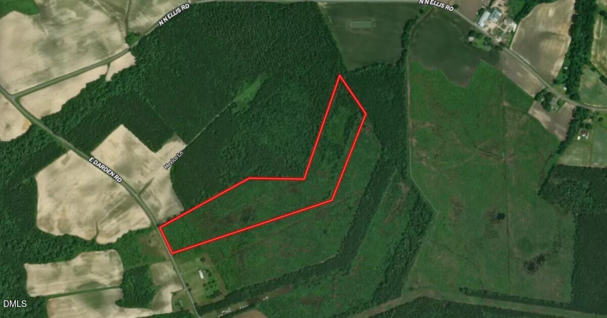 a view of a tennis court