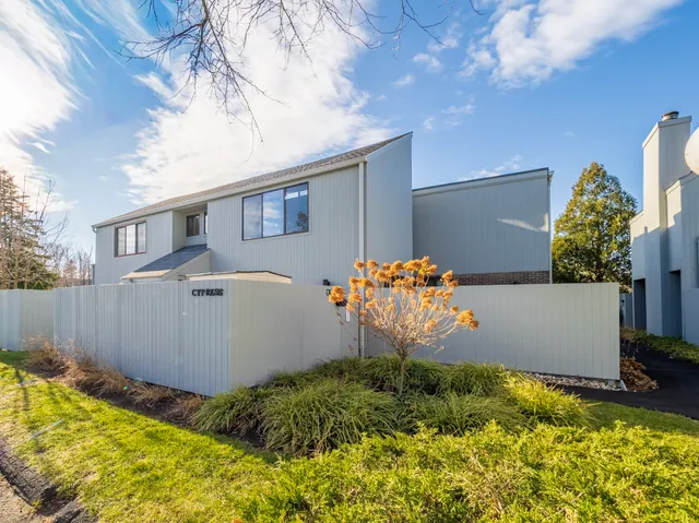 $2,600 | 2 Cypress Lane, Unit 2, Ridgefield, CT 06877
