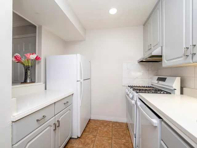 $2,600 | 2 Cypress Lane, Unit 2, Ridgefield, CT 06877