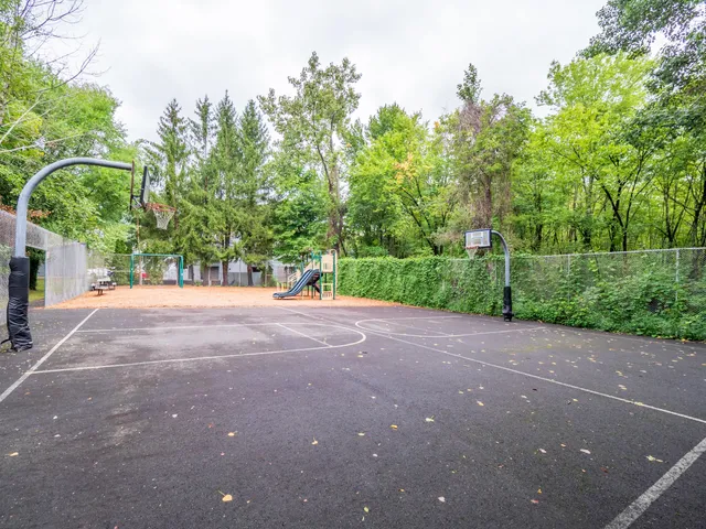 $2,600 | 2 Cypress Lane, Unit 2, Ridgefield, CT 06877