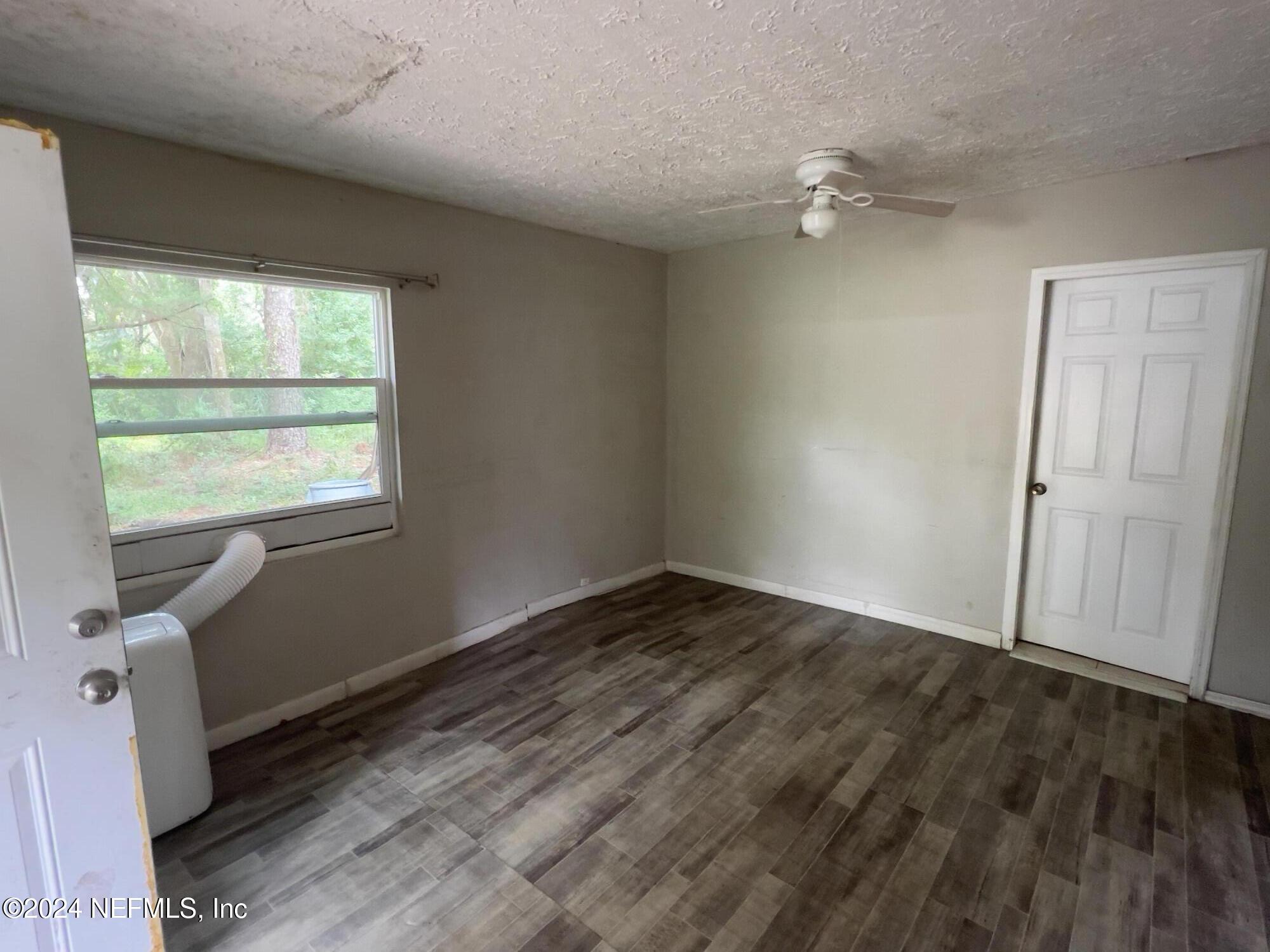 5871 Rocky Road Jacksonville, FL 32244 - Photo 9 of 20 Living Room