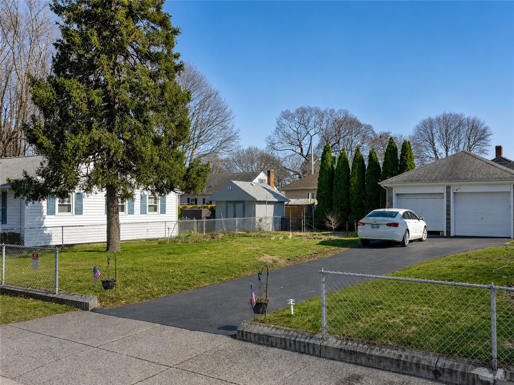13 Cameron Street Pawtucket, RI 02861 - Photo 4 of 31