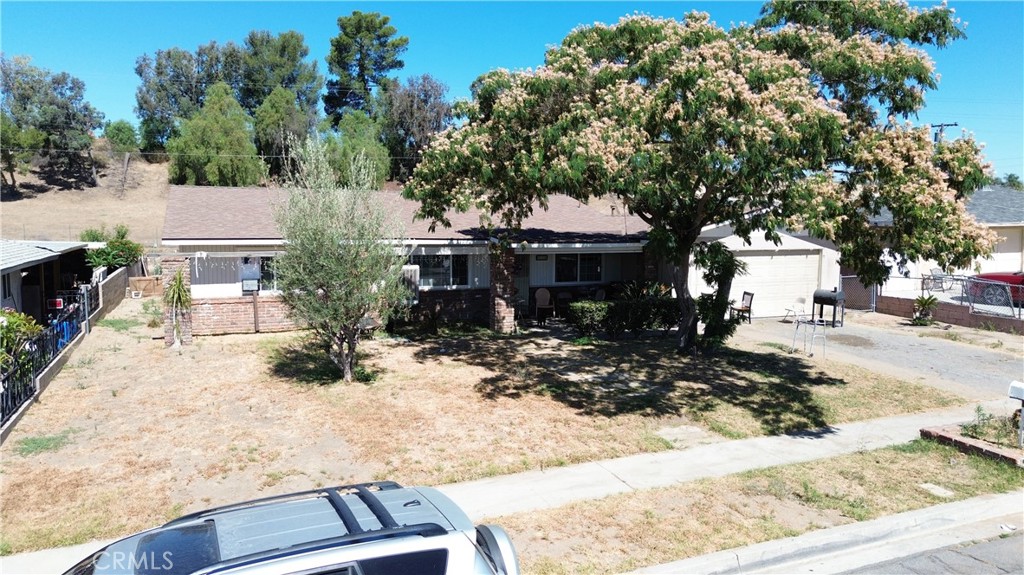 630 South Belden Street Rialto, CA 92376 - Photo 7 of 10 Front Yard and Side Walk