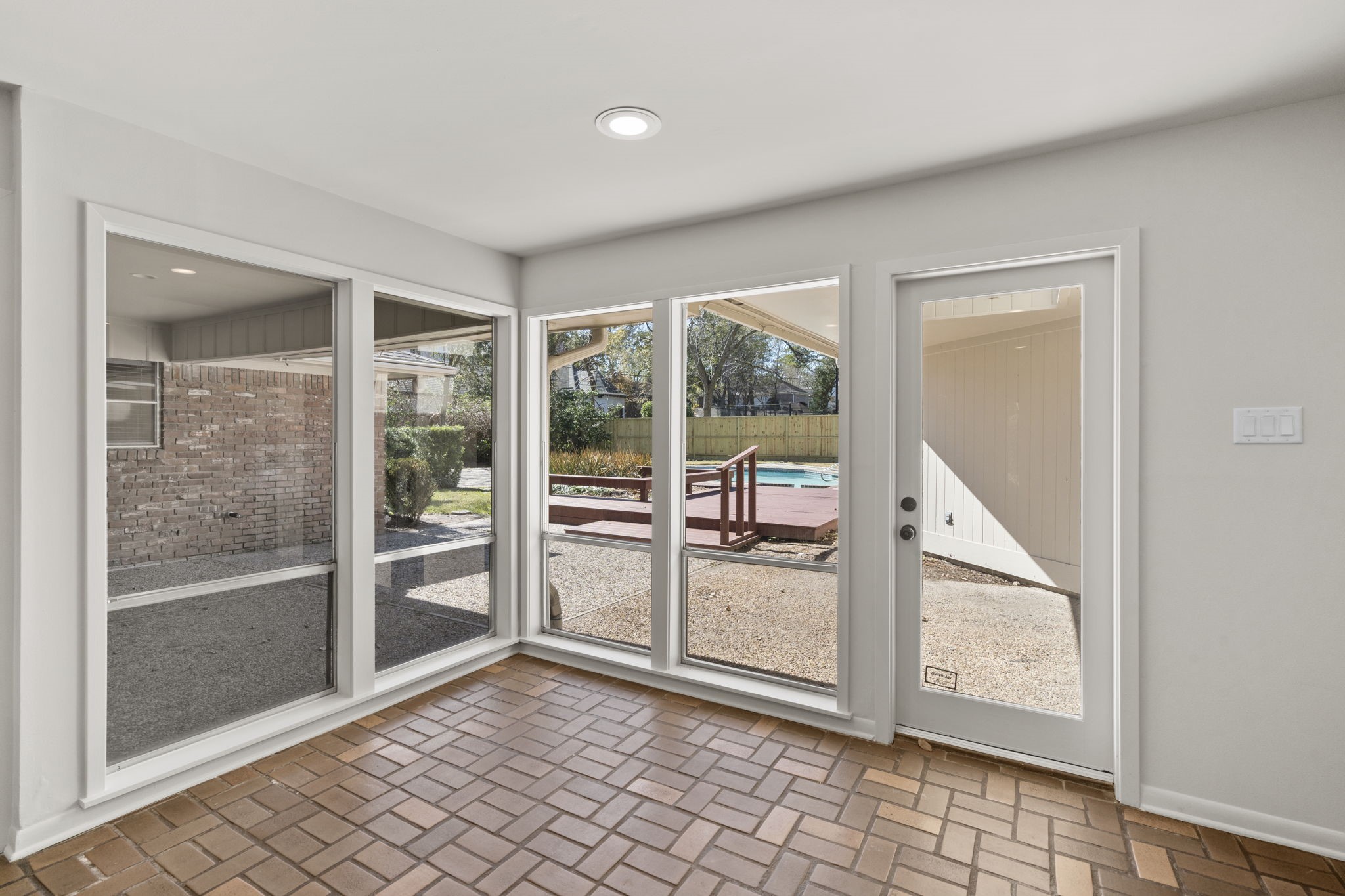 365 Piney Point Road Houston, TX 77024 - Photo 12 of 37