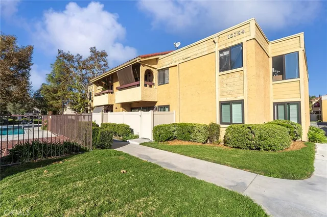 $415,000 | 18754 Mandan Street, Unit 1302, Canyon Country, CA 91351