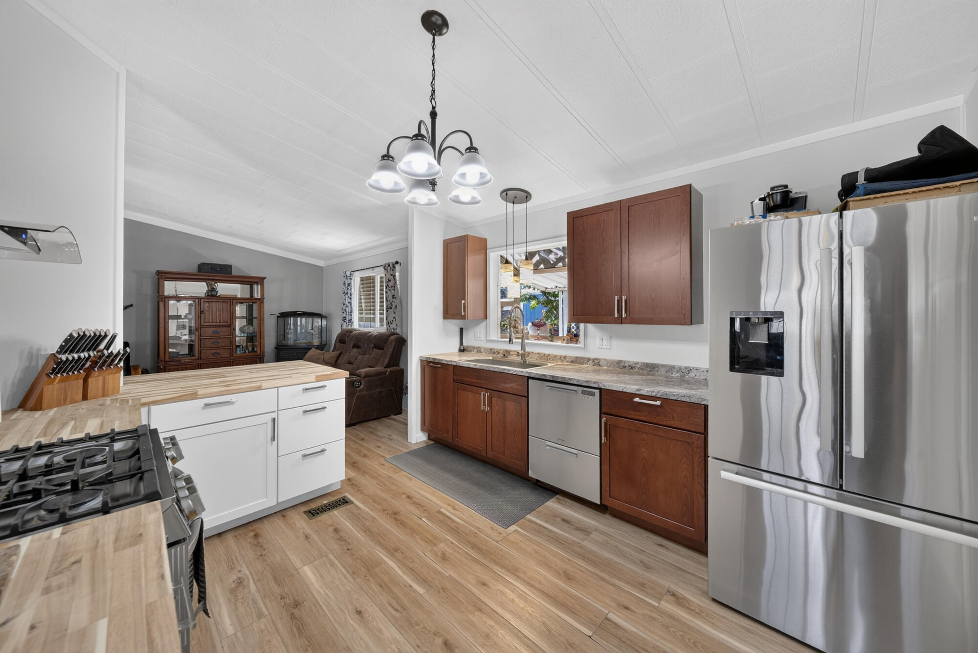 1077 Eagle Nest Road Redding, CA 96003 - Photo 5 of 34 1077 Eagle Nest Rd-13