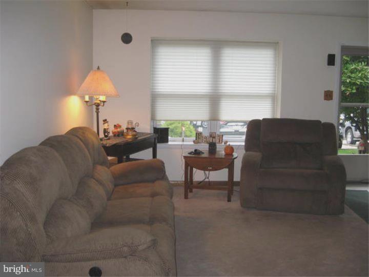 31 Church Road Horsham, PA 19044 - Photo 3 of 7 Living Room