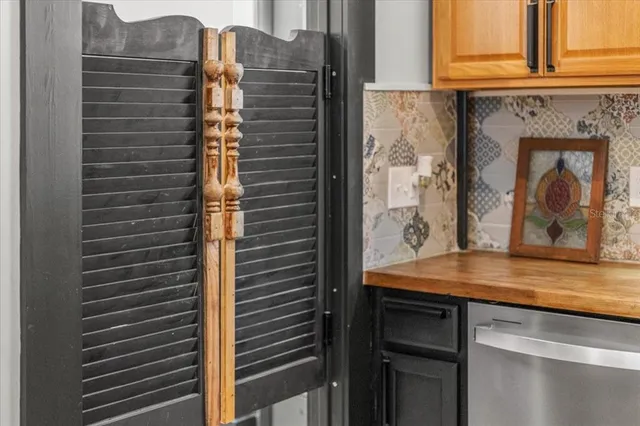 a view of outdoor space yard and porch