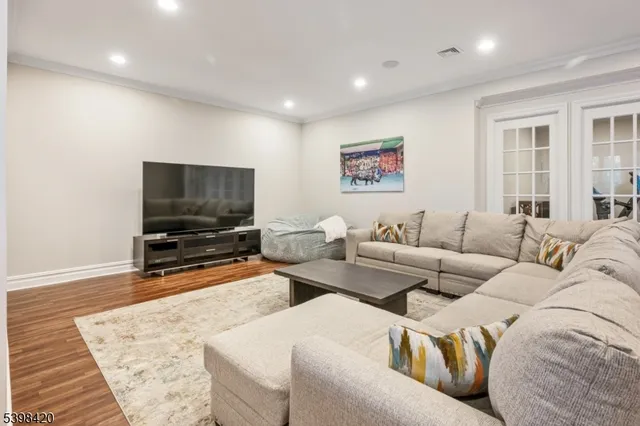 $14,500 | 7 West Serafin Way, Montville, NJ 07082