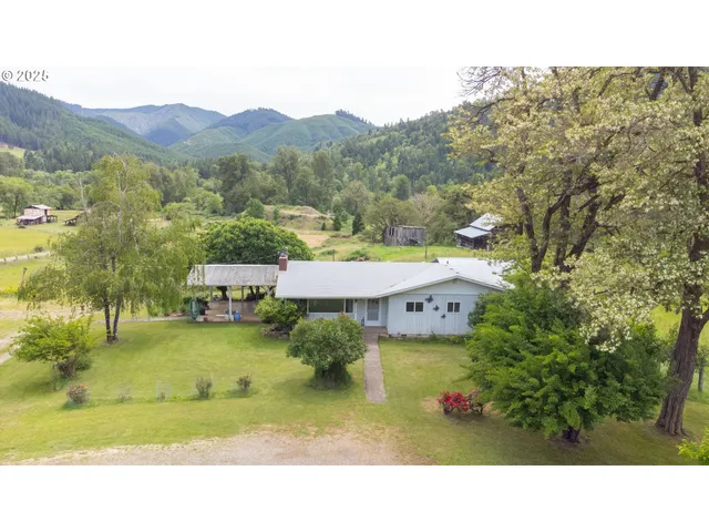 $399,000 | 12804 Tiller Trail Highway, Days Creek, OR 97429