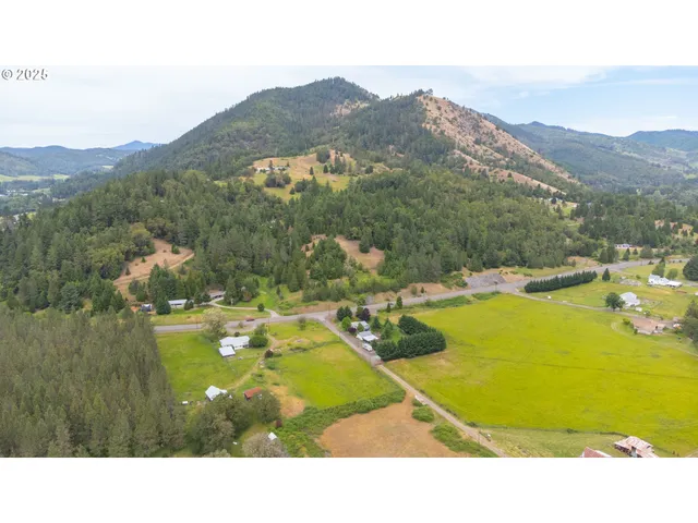 $399,000 | 12804 Tiller Trail Highway, Days Creek, OR 97429