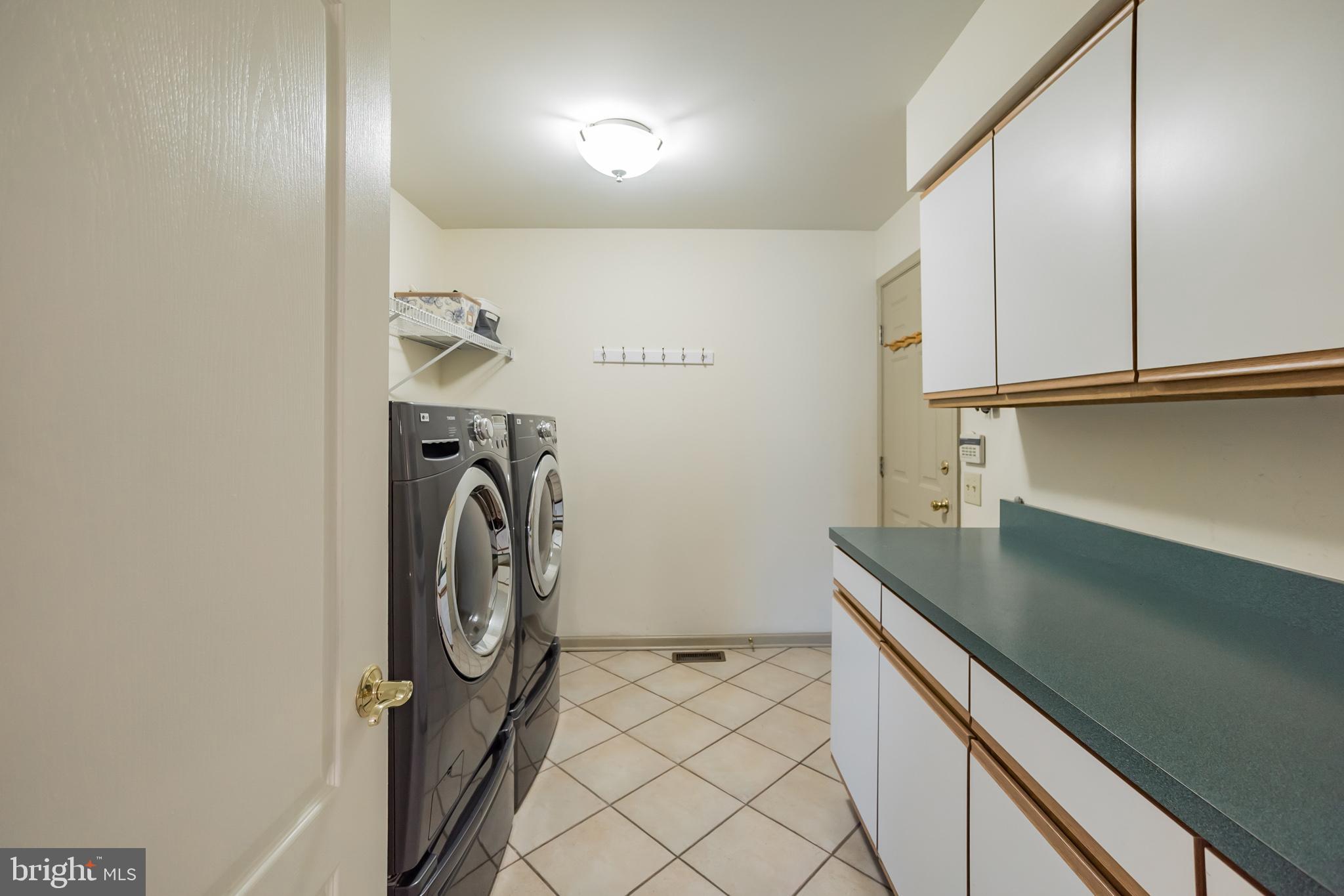 850 Wooded Pond Road Ambler, PA 19002 - Photo 14 of 34 Laundry room with access to three car garage