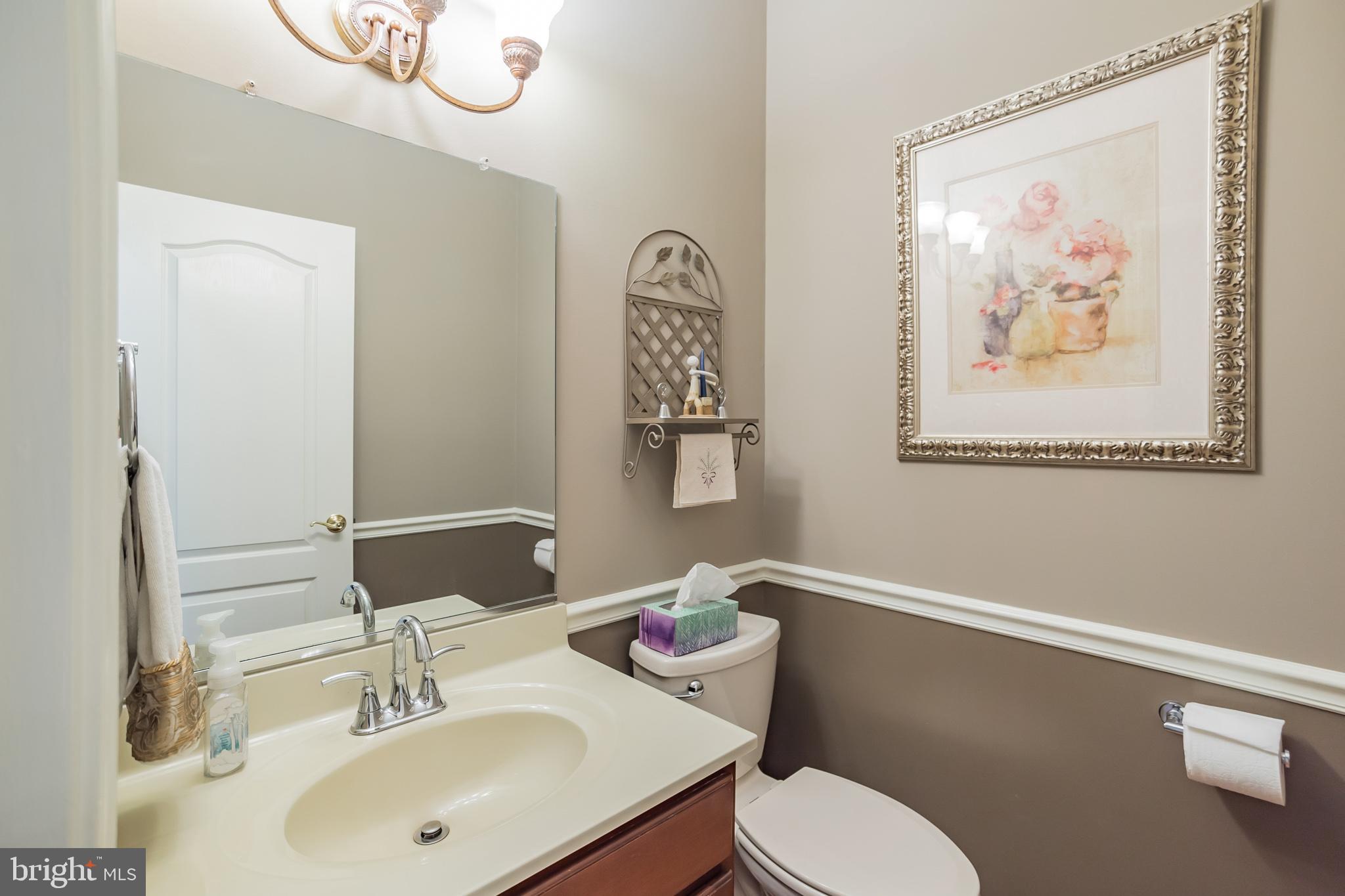 850 Wooded Pond Road Ambler, PA 19002 - Photo 15 of 34 First floor powder room