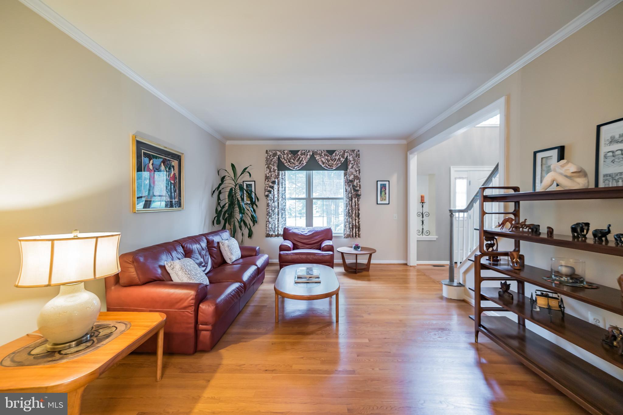 850 Wooded Pond Road Ambler, PA 19002 - Photo 4 of 34 Living Room