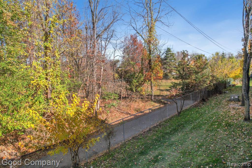 1068 Willow Grove Court Rochester, MI 48307 - Photo 4 of 45