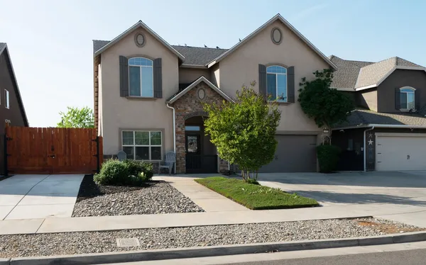 $525,000 | 2027 West Babcock Avenue, Visalia, CA 93291