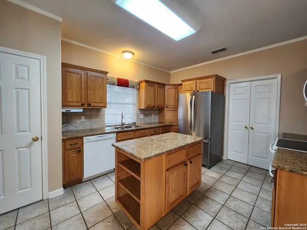 $2,395 | 1771 Oak Glen, New Braunfels, TX 78132