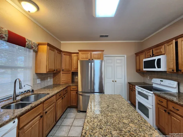 $2,395 | 1771 Oak Glen, New Braunfels, TX 78132