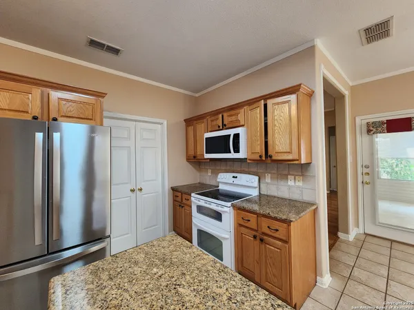 $2,395 | 1771 Oak Glen, New Braunfels, TX 78132