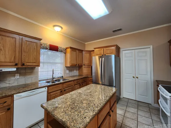 $2,395 | 1771 Oak Glen, New Braunfels, TX 78132