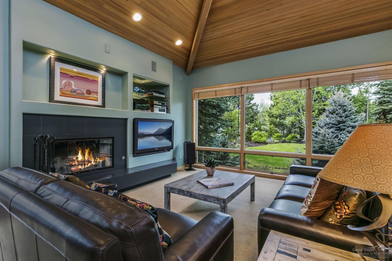 19701 Sunshine Way Bend, OR 97702 - Photo 6 of 25 Custom touches, real fireplace, special