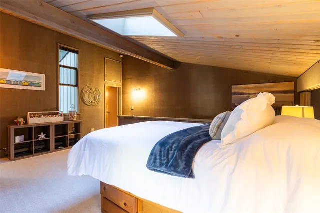 a bedroom with a bed and a ceiling fan