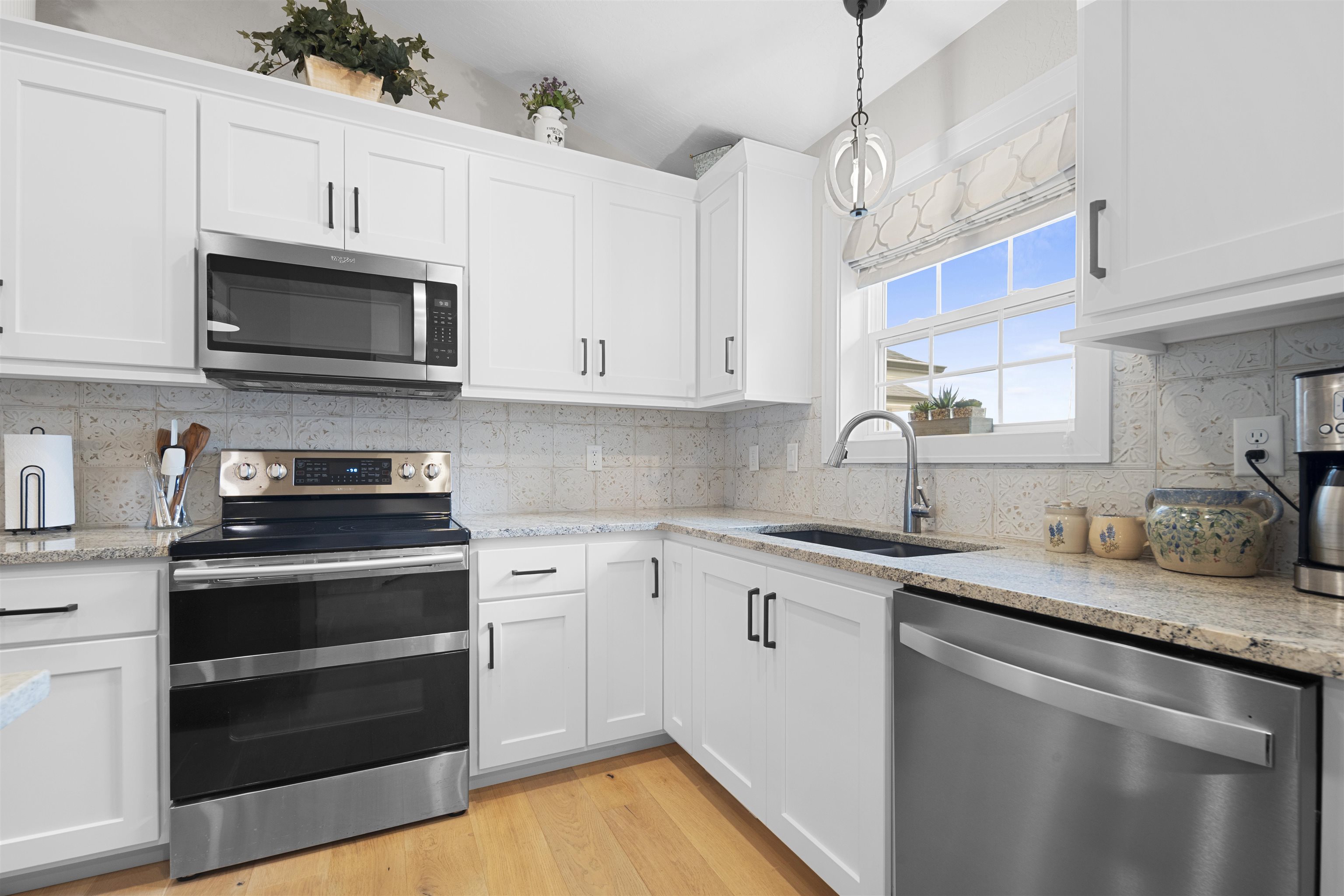 1855 Southbridge Road De Pere, WI 54115 - Photo 9 of 44