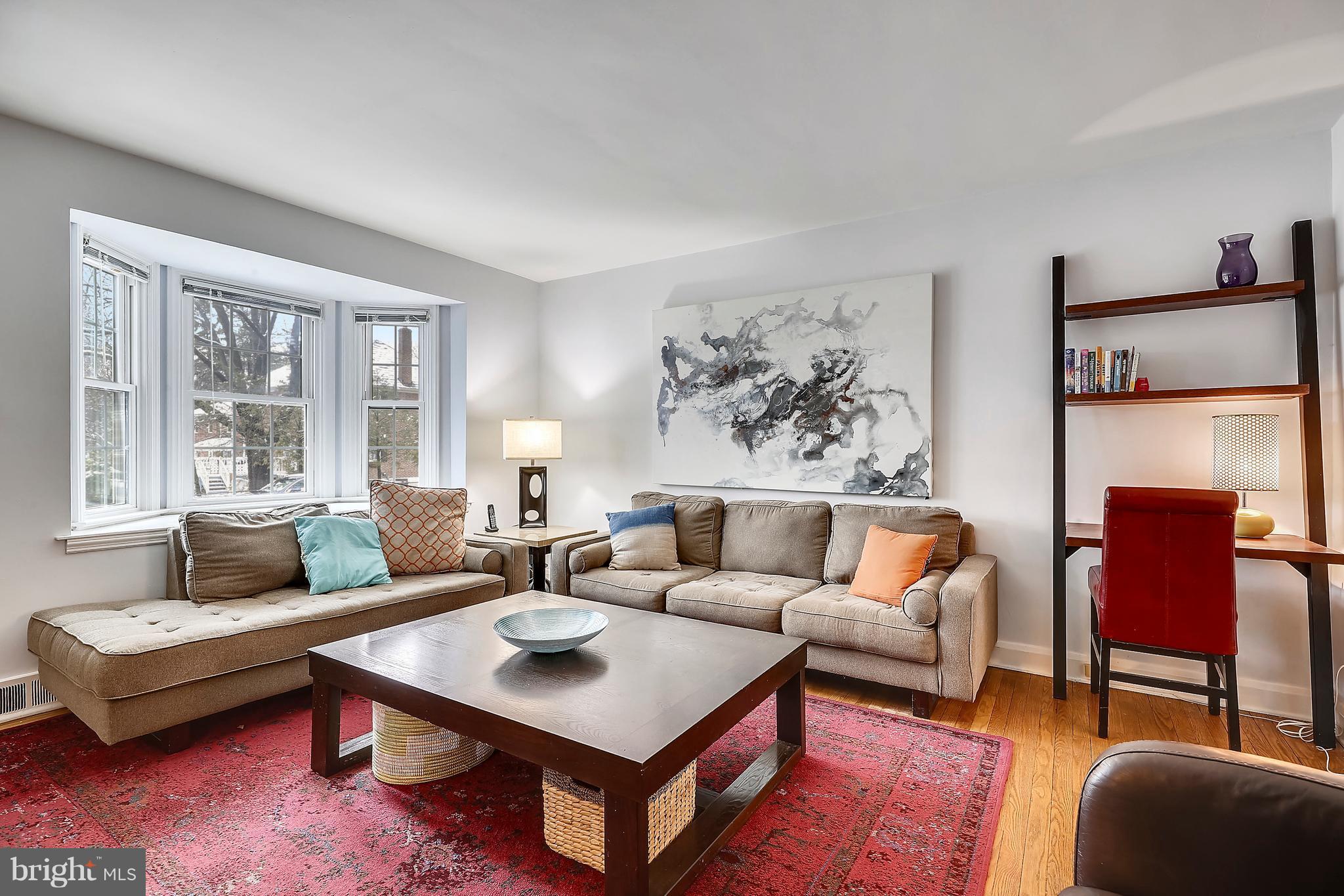 208 Overbrook Road Baltimore, MD 21212 - Photo 2 of 26 Living Room