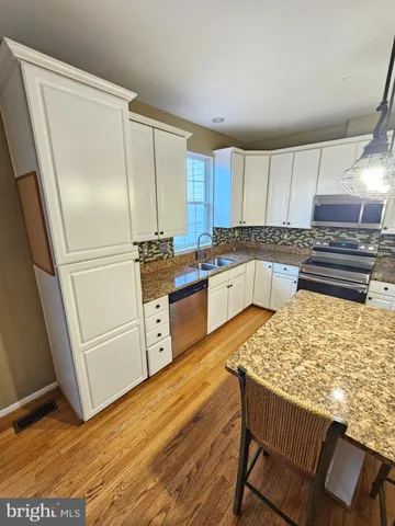 $2,700 | 13135 Lake Geneva Way, Germantown, MD 20874