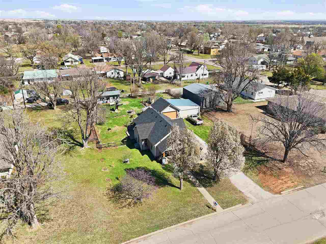 809 Locust Street Perry, OK 73077 - Photo 2 of 42 Gallery Image 2