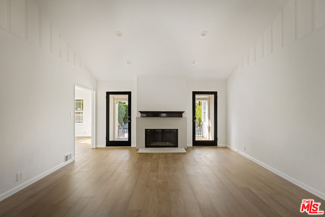 12153 Maxwellton Road Studio City, CA 91604 - Photo 10 of 48