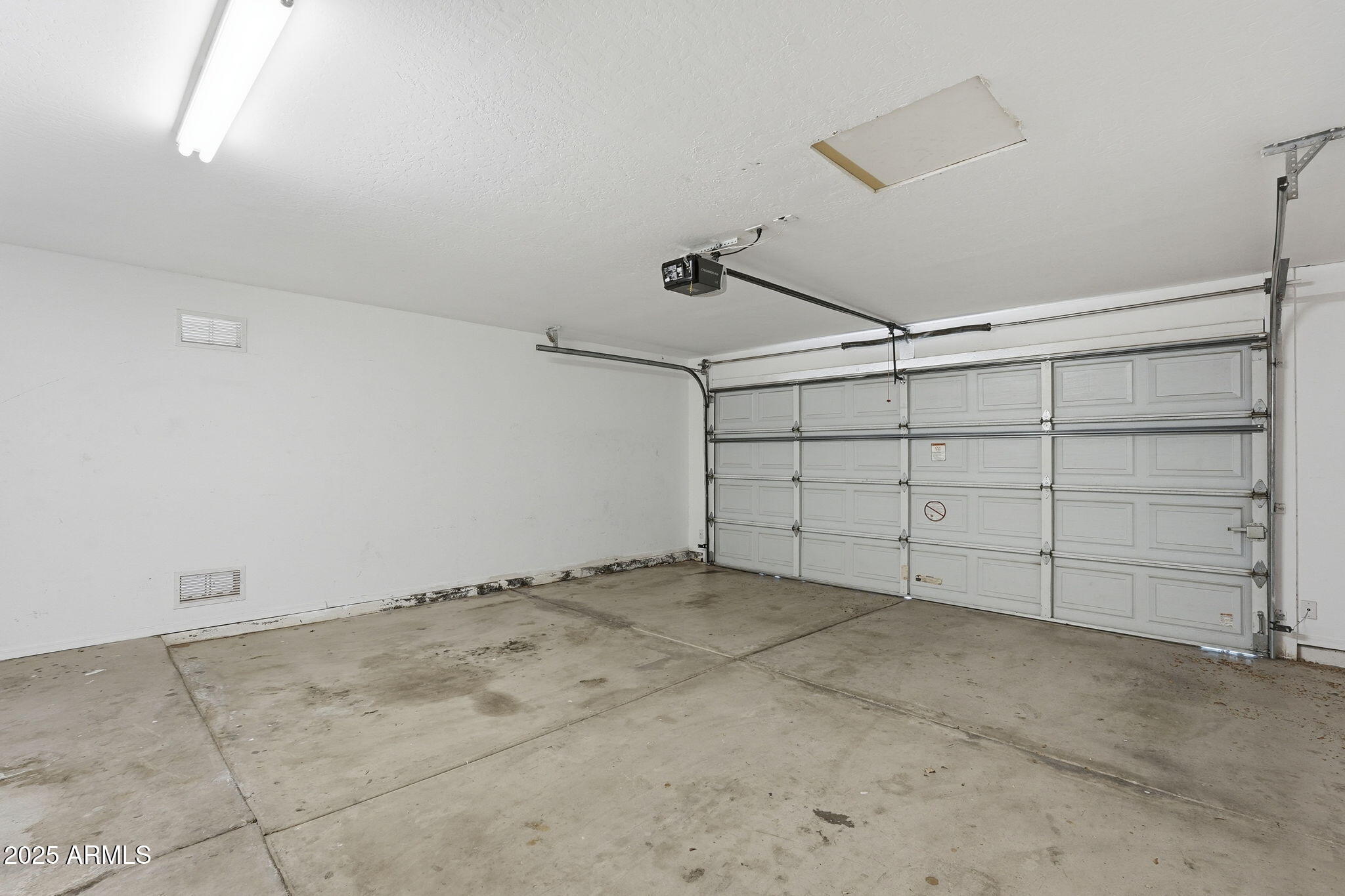 6782 West Rowel Road Peoria, AZ 85383 - Photo 37 of 42 a view of a garage