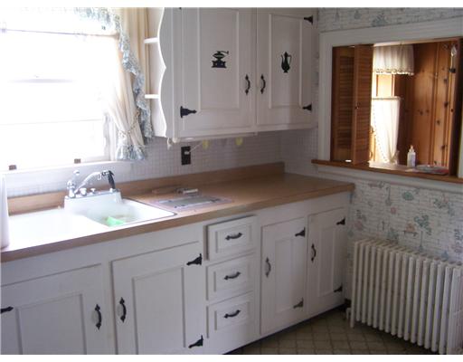 20 Rosa Road Middletown, RI 02842 - Photo 4 of 5 Kitchen.