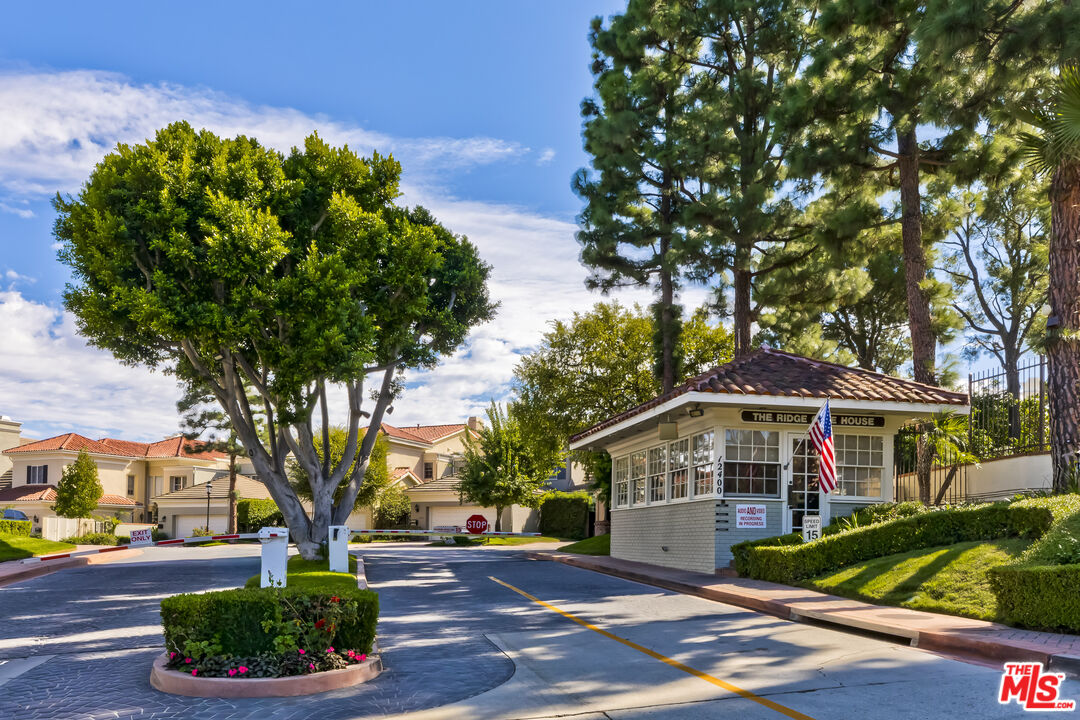 12386 Ridge Circle Los Angeles, CA 90049 - Photo 58 of 65