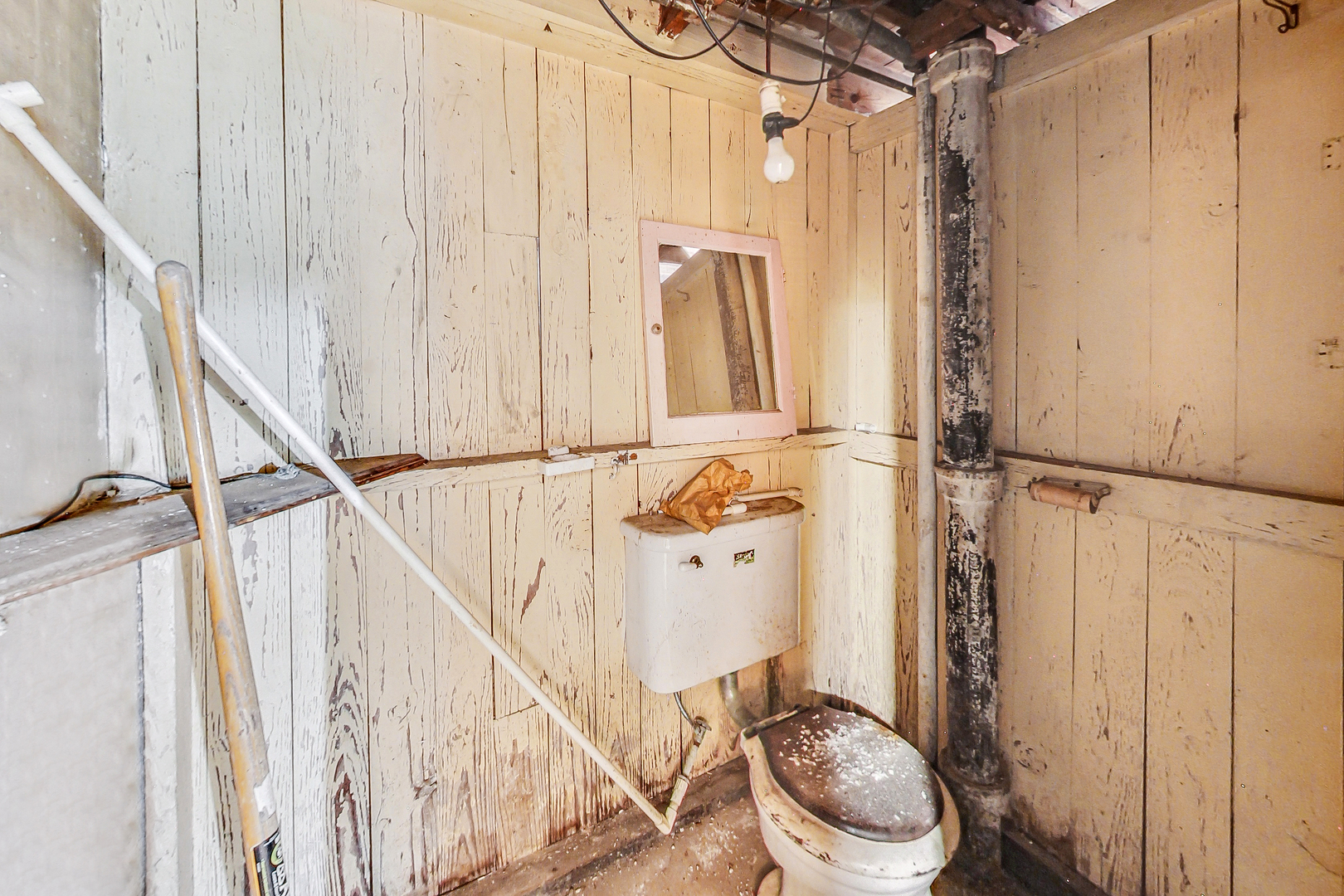 225 Herrick Road Riverside, IL 60546 - Photo 30 of 42 a bathroom with a sink a toilet and a shower