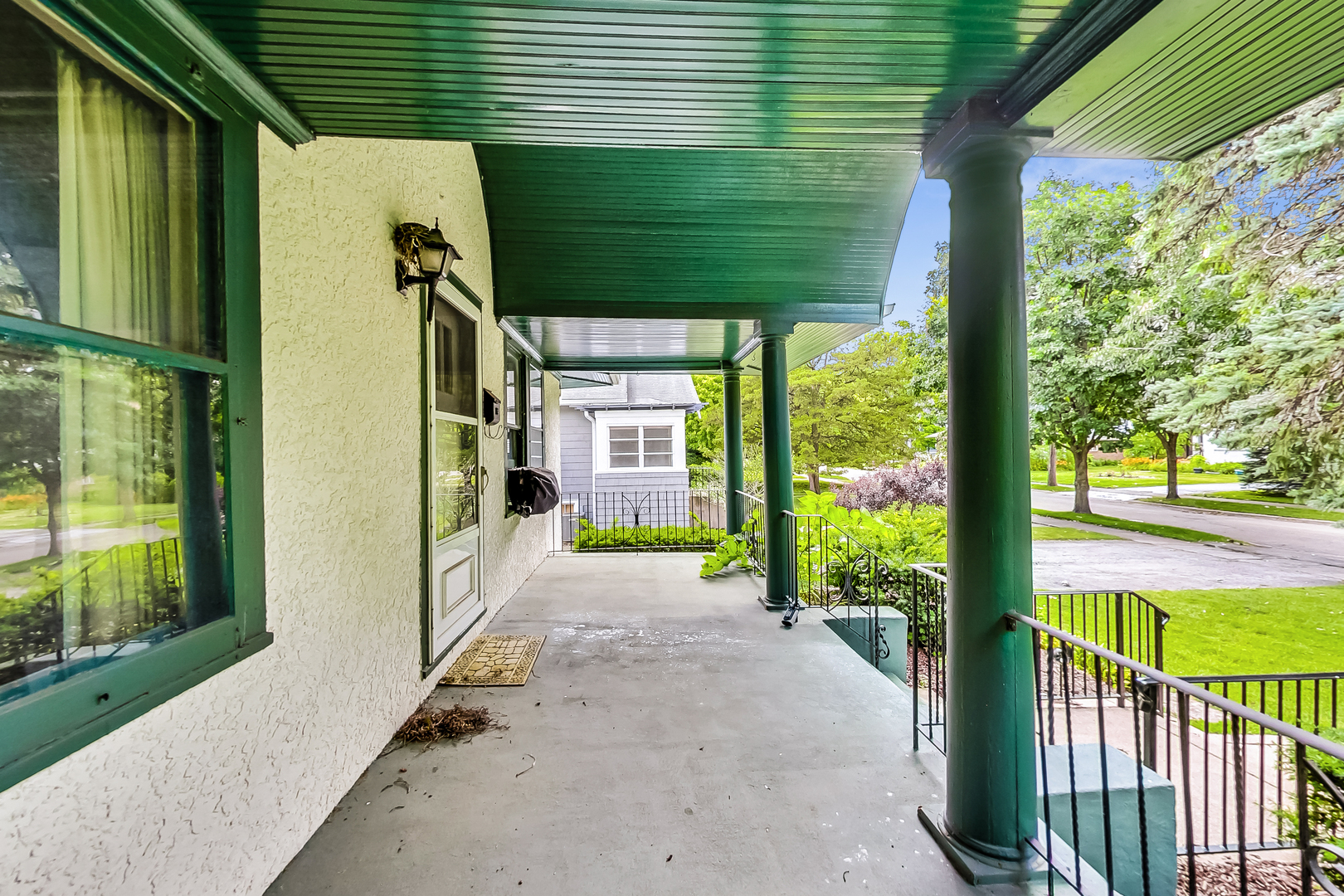 225 Herrick Road Riverside, IL 60546 - Photo 4 of 42 a view of a pathway of a house with a porch